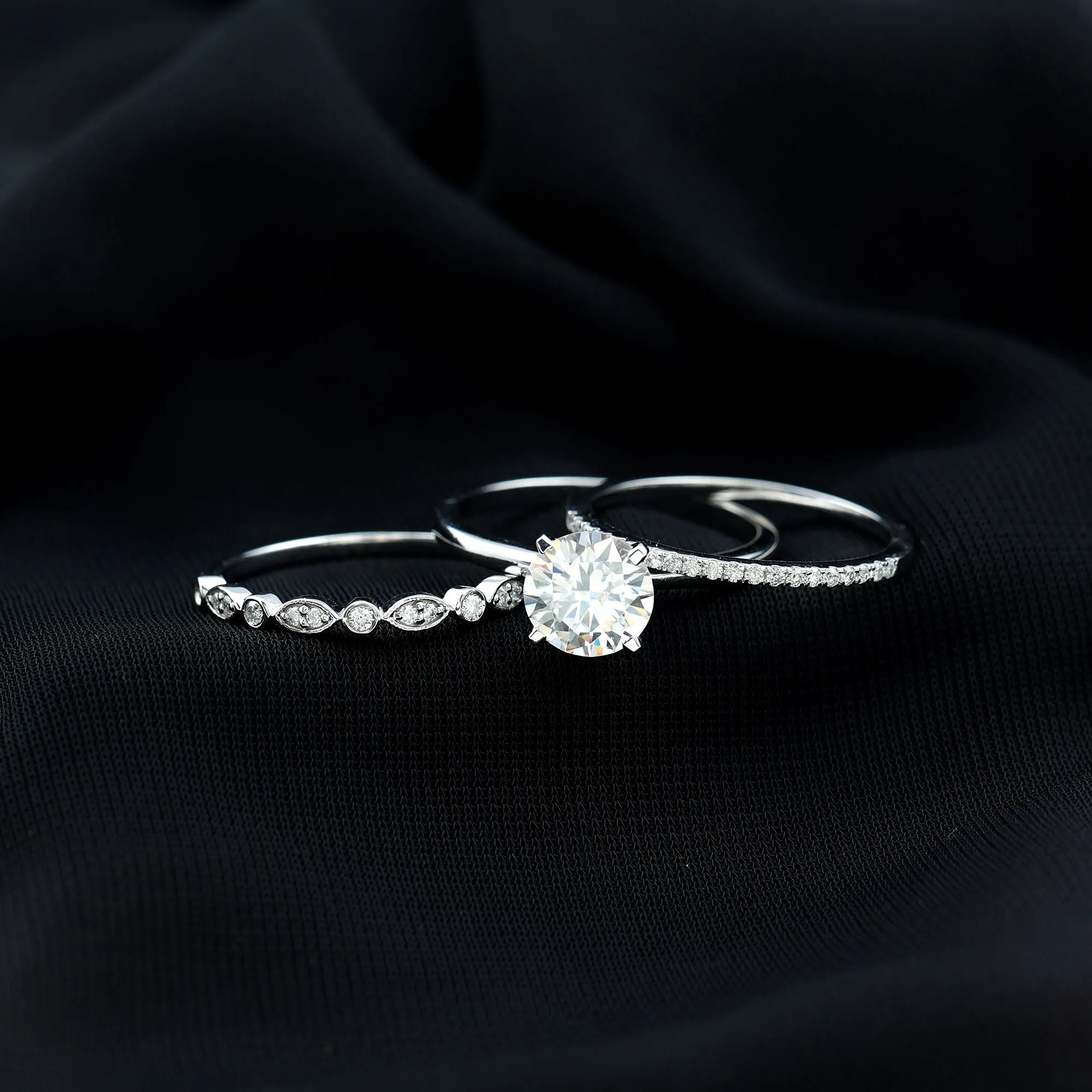 Round shape Solitaire Moissanite Trio Wedding Ring Set