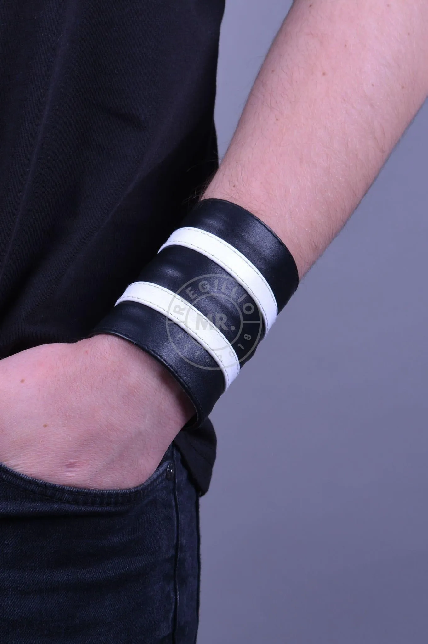 White Wrist Wallet - Double stripe