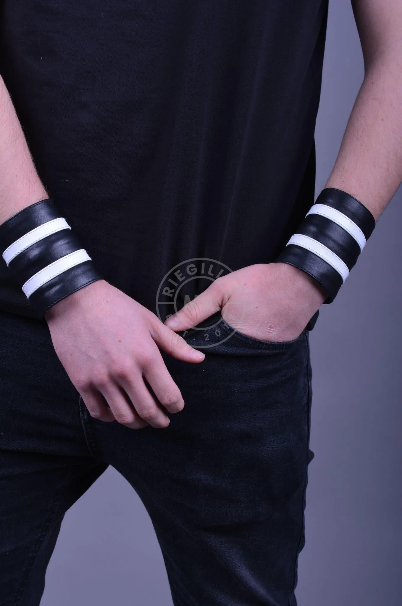 White Wrist Wallet - Double stripe